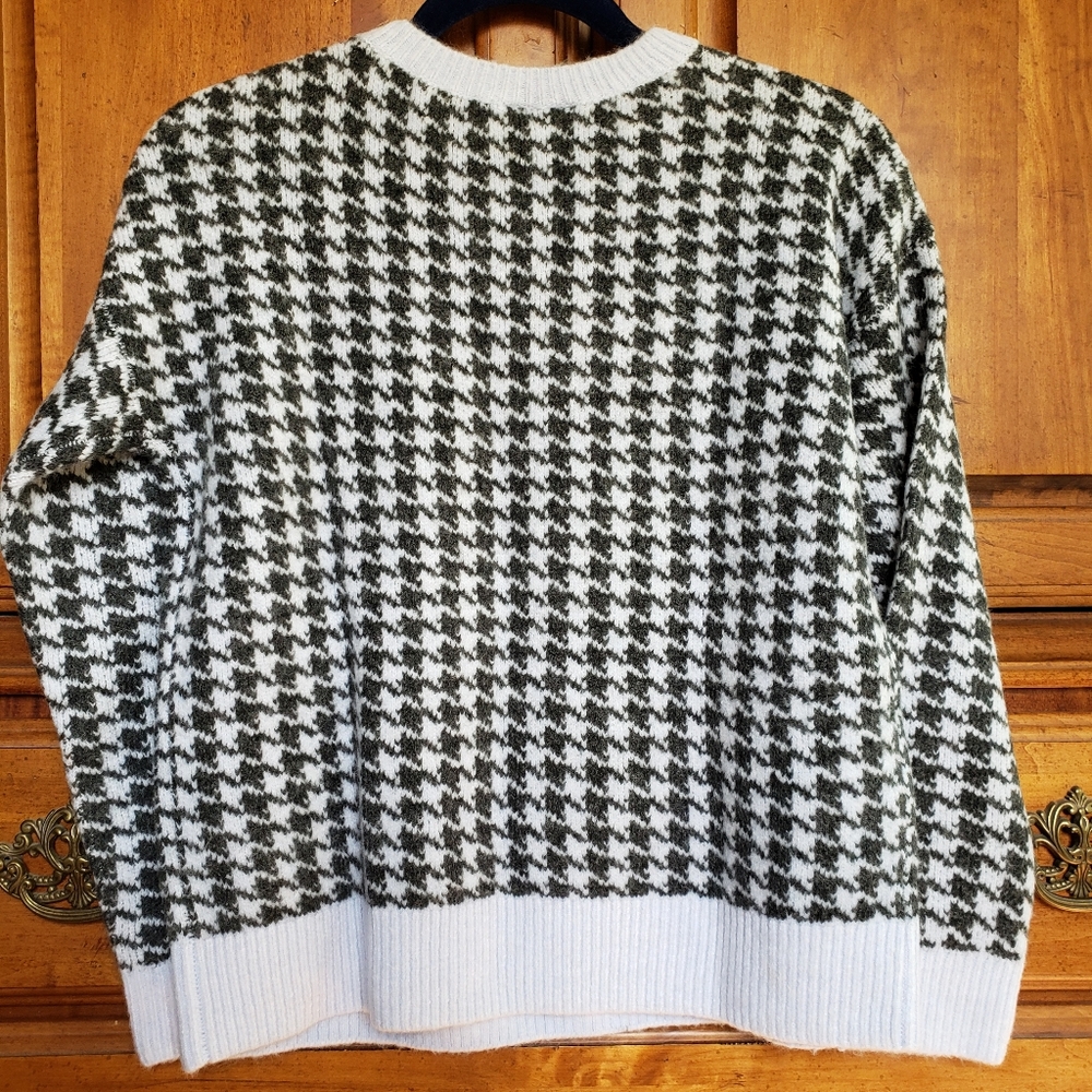 Sweaters - Picture 2 of 2